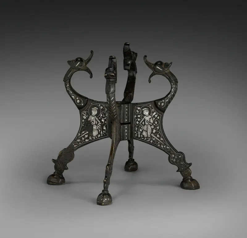Dragon-headed Stand — تصویر رکورد موزهٔ هنر کلیولند (دسترسی آزاد)