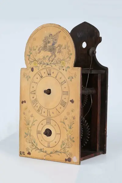 Holzräderuhr, Schwarzwald, 1. Hälfte 18. Jahrhundert, Schild: Georg Gfell, Urach, um 1750 — تصویر رکورد یوروپیانا