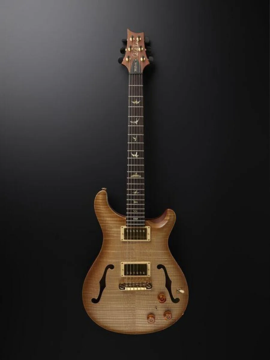Guitar — تصویر رکورد موزهٔ ویکتوریا و آلبرت