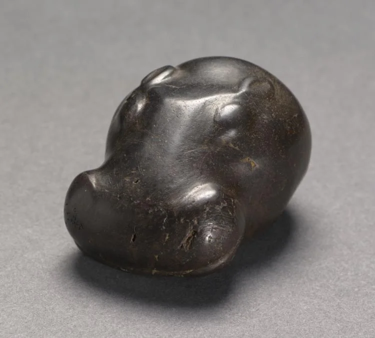 Weight in the Form of a Hippopotamus Head — تصویر رکورد موزهٔ هنر کلیولند (دسترسی آزاد)