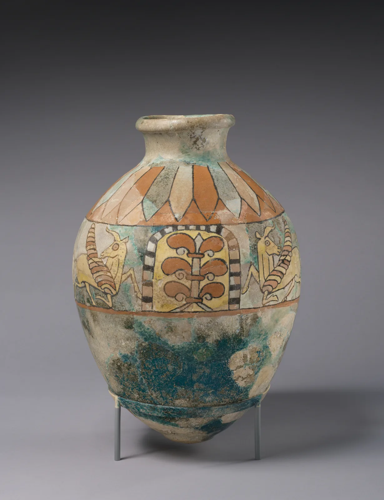Jar with winged bulls flanking palmettes — تصویر رکورد موزهٔ متروپولیتن (دسترسی آزاد)