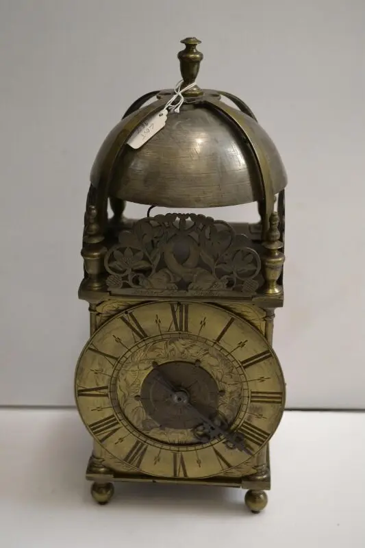 Lantern clock — تصویر رکورد موزهٔ ویکتوریا و آلبرت