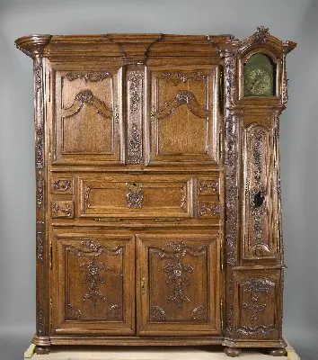 Armoire à horloge latérale incorporée — تصویر رکورد یوروپیانا