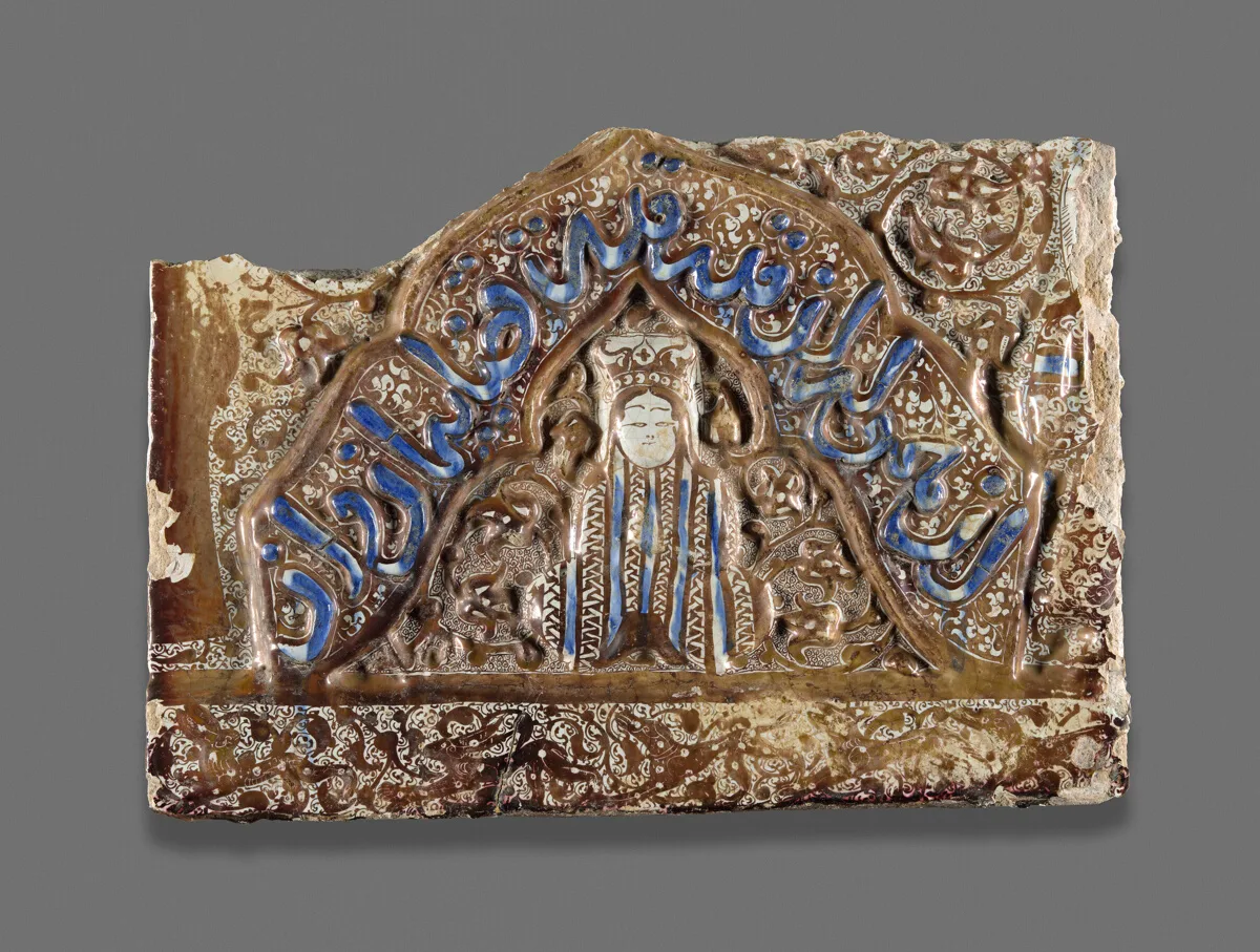Tile Fragment with Figure in a Niche — تصویر رکورد مؤسسهٔ هنر شیکاگو (دسترسی آزاد)