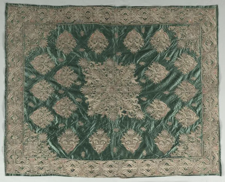Gold-Thread Embroidered Cover — تصویر رکورد موزهٔ هنر کلیولند (دسترسی آزاد)