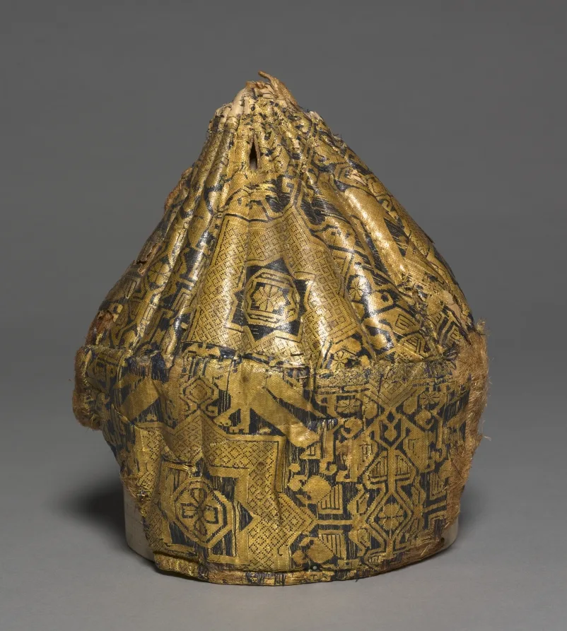 Quilted cap with star-patterned silk — تصویر رکورد موزهٔ هنر کلیولند (دسترسی آزاد)