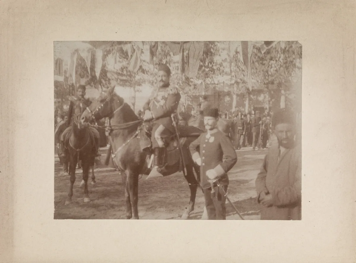 Officials of the Shah (front Asian expedition 1906-1907 - 4 Persia 1907) — تصویر رکورد یوروپیانا