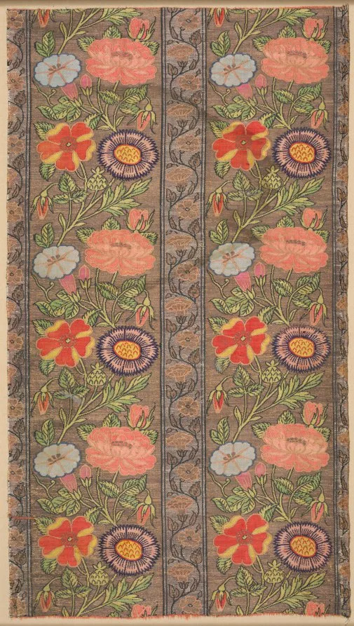 Floral striped silk on a golden ground — تصویر رکورد موزهٔ هنر کلیولند (دسترسی آزاد)