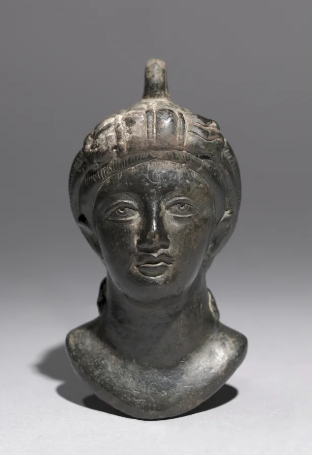 Balance Weight formed as the Bust of an Empress — تصویر رکورد موزهٔ هنر کلیولند (دسترسی آزاد)