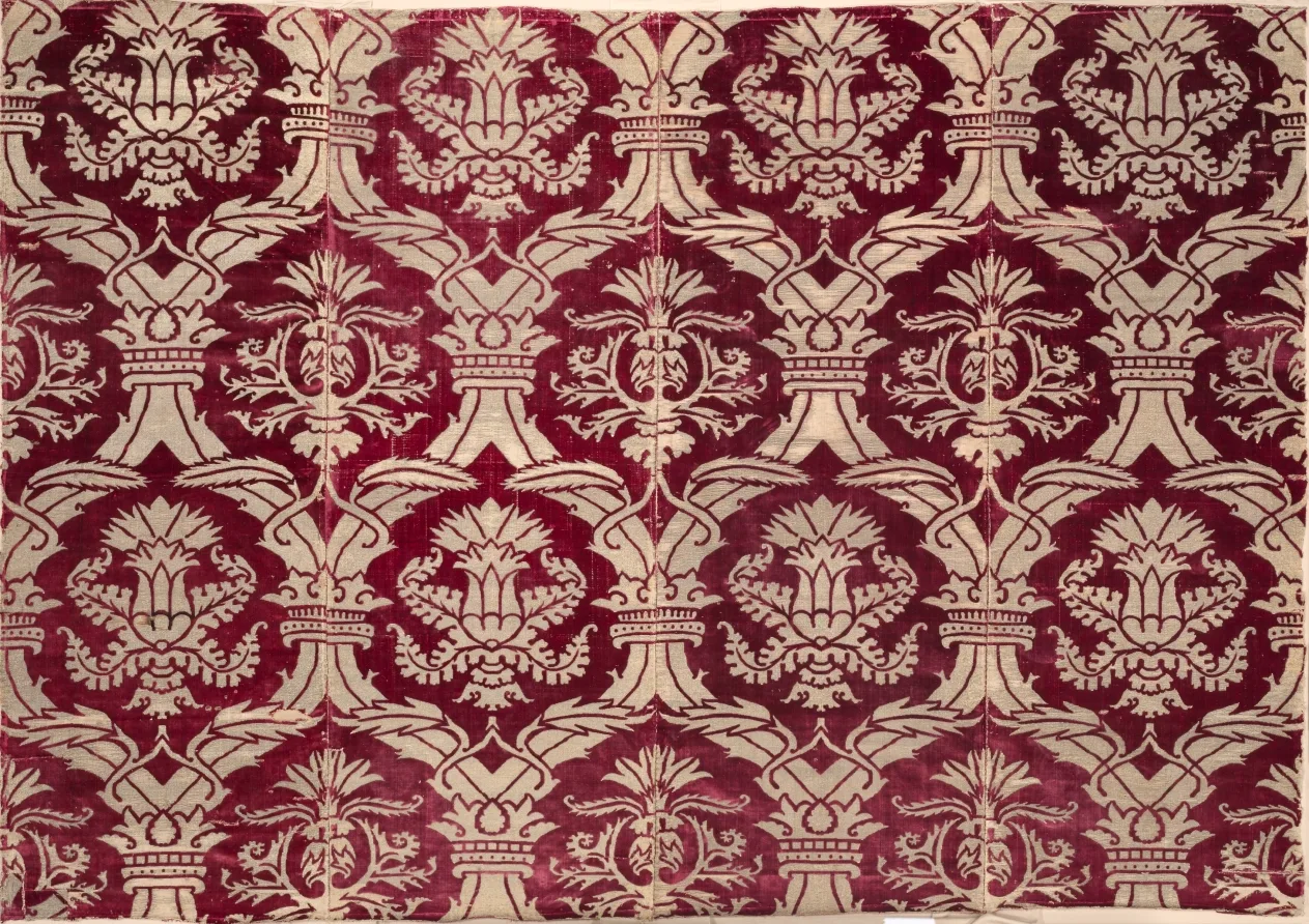 Brocaded Velvet Panel with Italianate Pattern — تصویر رکورد موزهٔ هنر کلیولند (دسترسی آزاد)