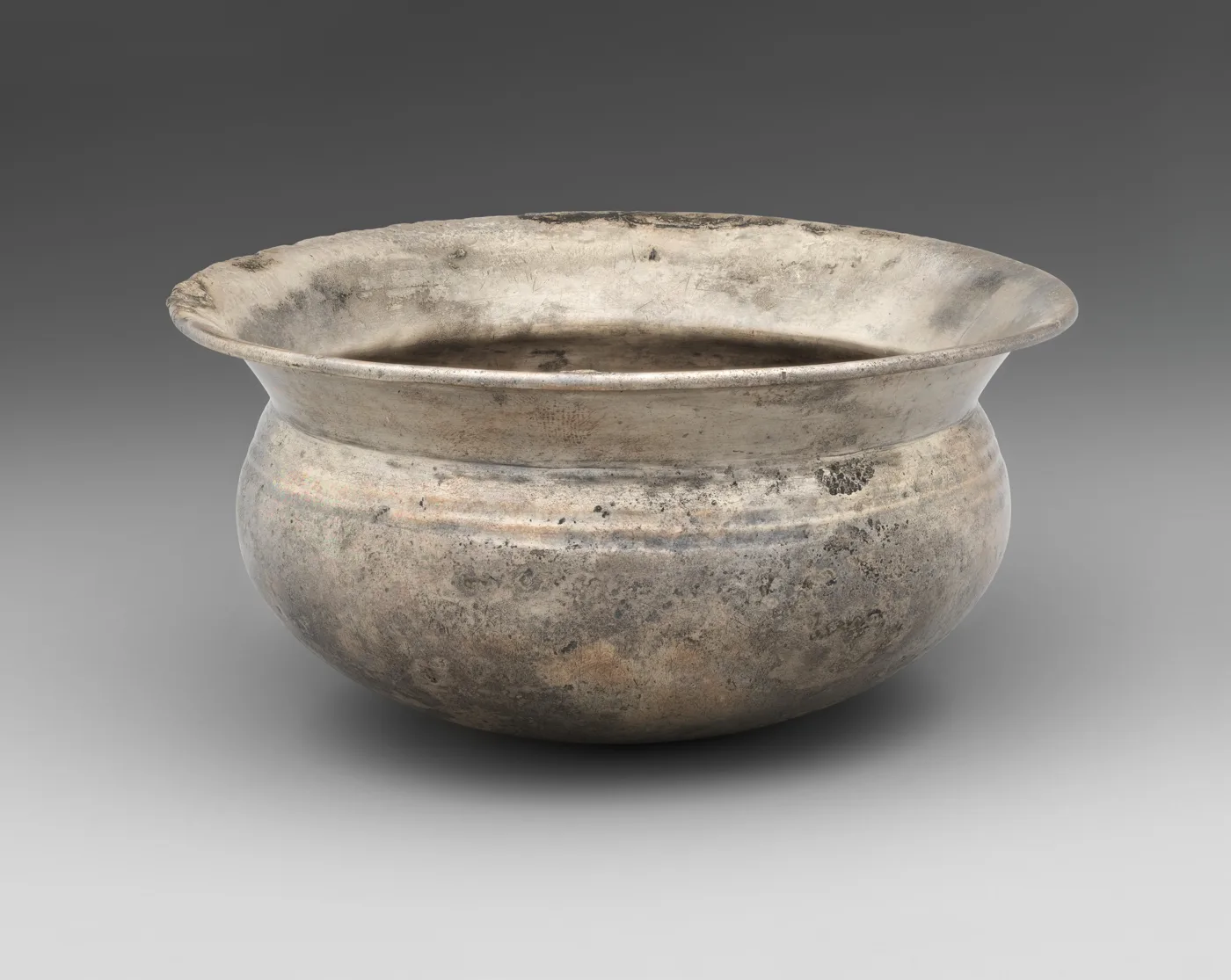 Silver bowl — تصویر رکورد موزهٔ متروپولیتن (دسترسی آزاد)