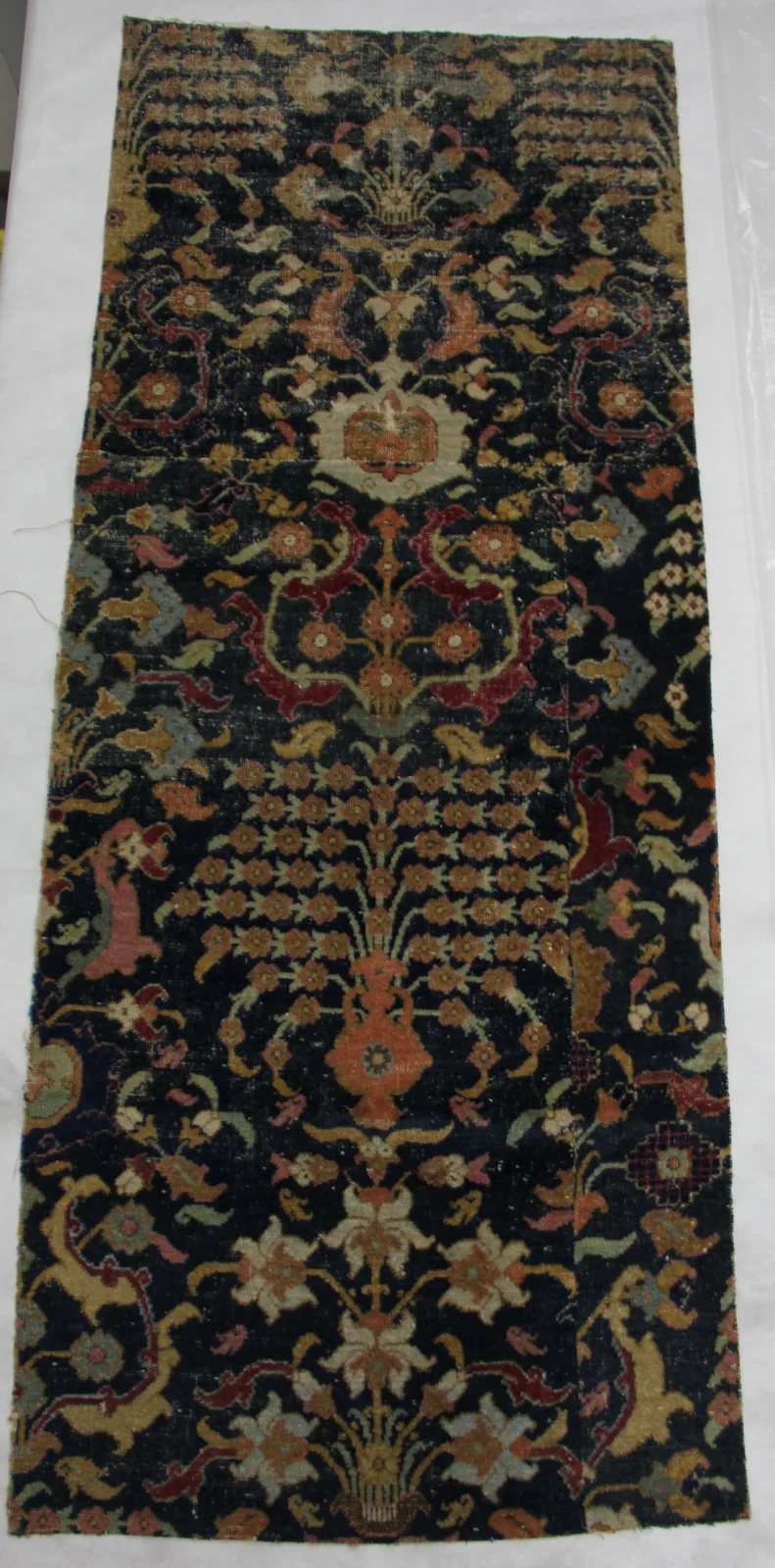 Shrub Carpet Fragment — تصویر رکورد موزهٔ متروپولیتن (دسترسی آزاد)