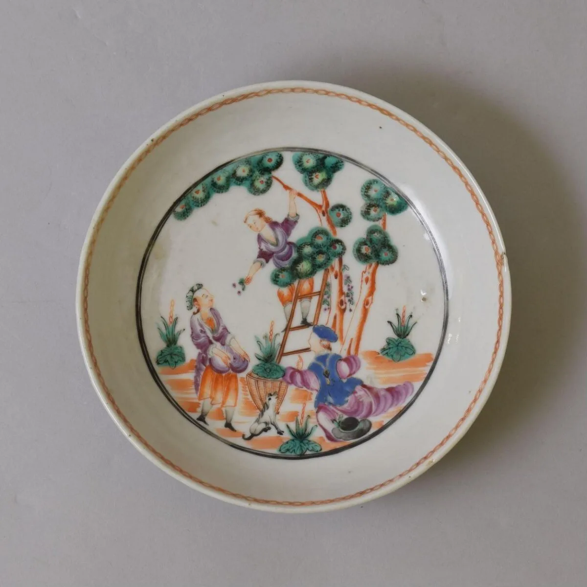 Saucer — تصویر رکورد موزهٔ ویکتوریا و آلبرت