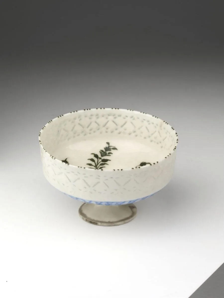 Footed bowl — تصویر رکورد موزهٔ ویکتوریا و آلبرت