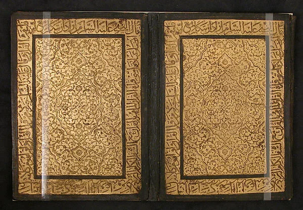 Qur'an Bookbinding with Floral Arabesques and an Inscription from the Hadith — تصویر رکورد موزهٔ متروپولیتن (دسترسی آزاد)