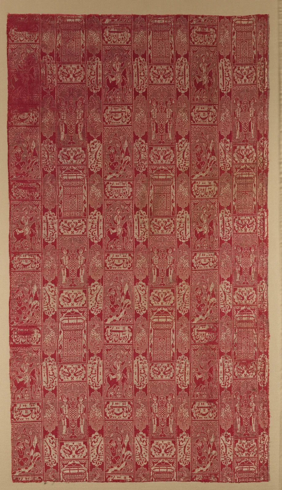 Textile Depicting a Scene from Nizami's Khamsa — تصویر رکورد موزهٔ متروپولیتن (دسترسی آزاد)