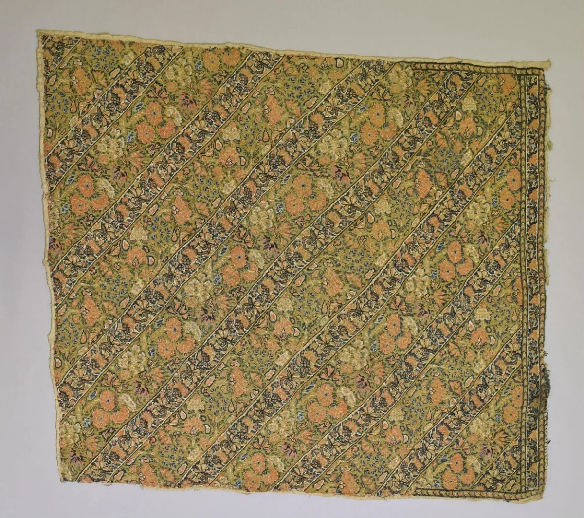 Trouser panel — تصویر رکورد موزهٔ ویکتوریا و آلبرت