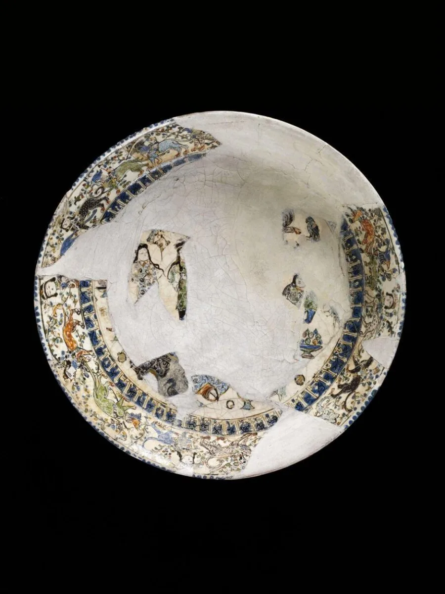 Saucer — تصویر رکورد موزهٔ ویکتوریا و آلبرت