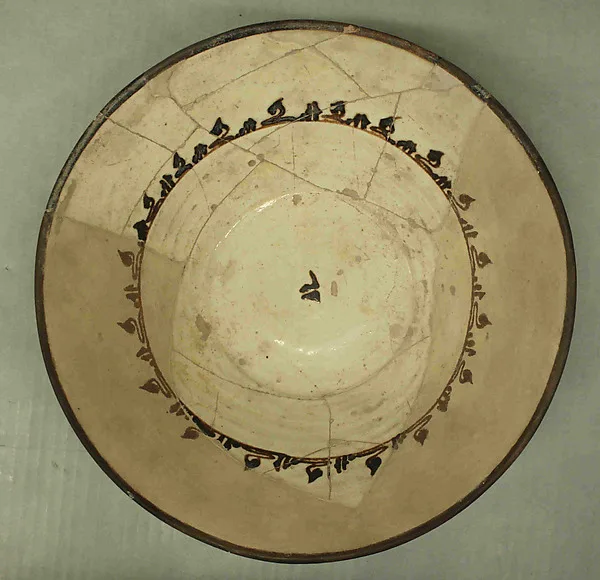 Bowl with Black and White Decoration — تصویر رکورد موزهٔ متروپولیتن (دسترسی آزاد)
