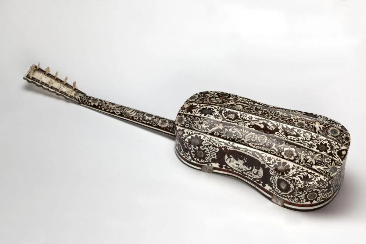 Guitar — تصویر رکورد موزهٔ ویکتوریا و آلبرت