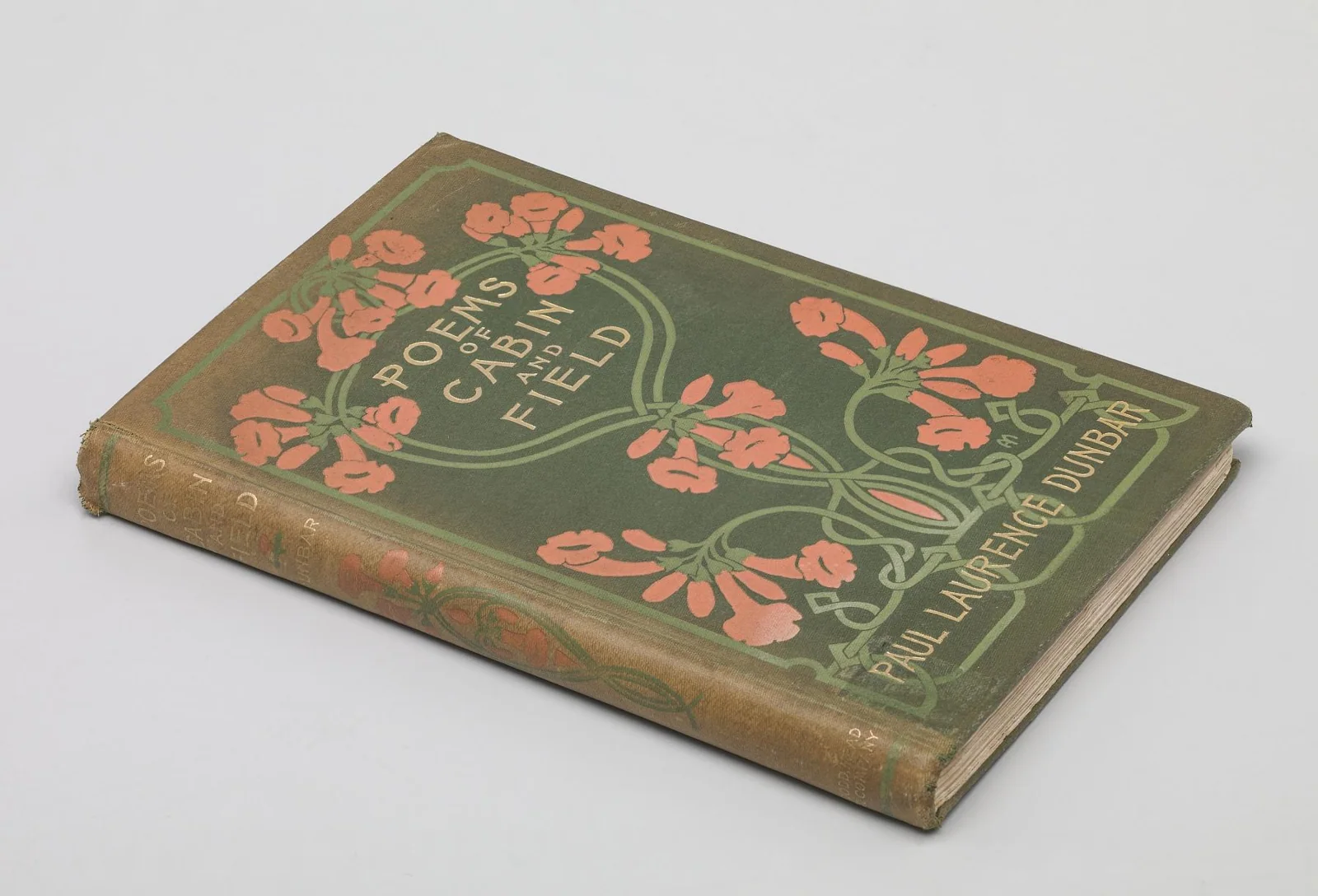 اشعار کلبه و مزرعه (Poems of Cabin and Field) — عکس رکورد موزهٔ ملی تاریخ و فرهنگ آفریقاییـآمریکایی (اسمیتسونیان)
