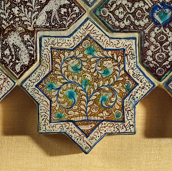 کاشی ستاره‌ای — نمای تکمیلی ثبت‌شده در رکورد موزه