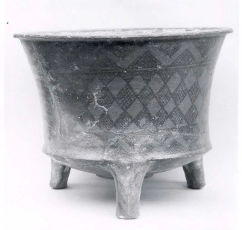 Tripod bowl — تصویر رکورد موزهٔ متروپولیتن (دسترسی آزاد)