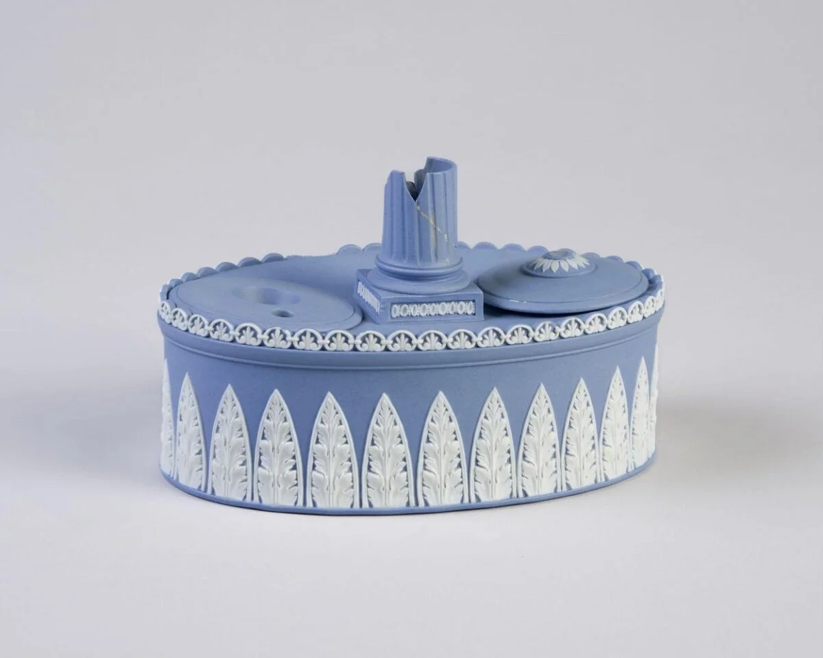 Inkstand — تصویر رکورد موزهٔ ویکتوریا و آلبرت
