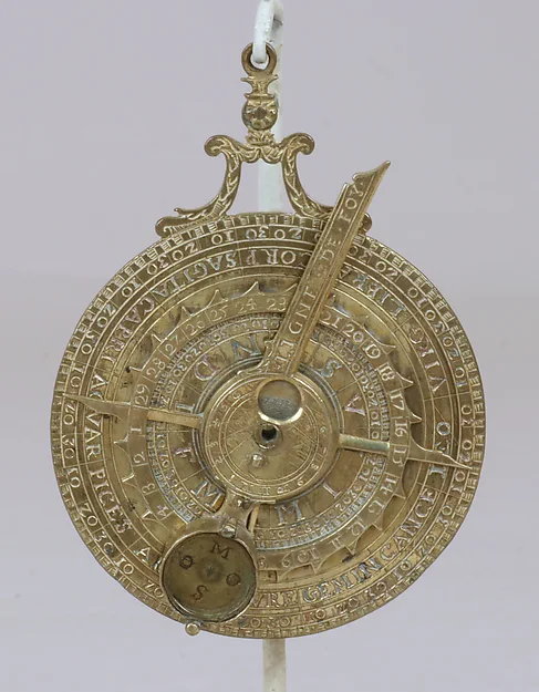 Portable horizontal nocturnal sundial and altitude sundial — تصویر رکورد موزهٔ متروپولیتن (دسترسی آزاد)