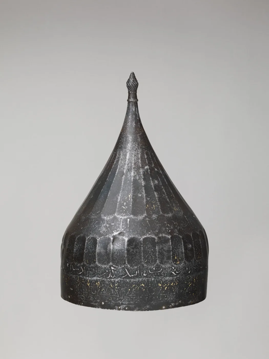 Helmet — تصویر رکورد موزهٔ متروپولیتن (دسترسی آزاد)