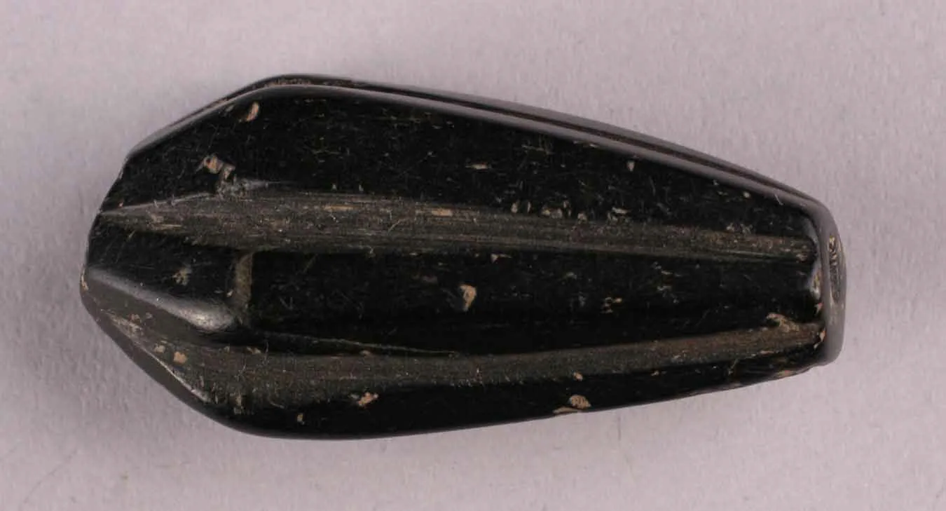 Bead — تصویر رکورد موزهٔ متروپولیتن (دسترسی آزاد)