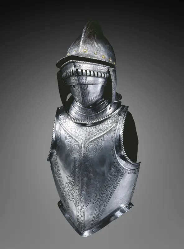 Breastplate with Etched Bands of Trophies and Medallions — تصویر رکورد موزهٔ هنر کلیولند (دسترسی آزاد)