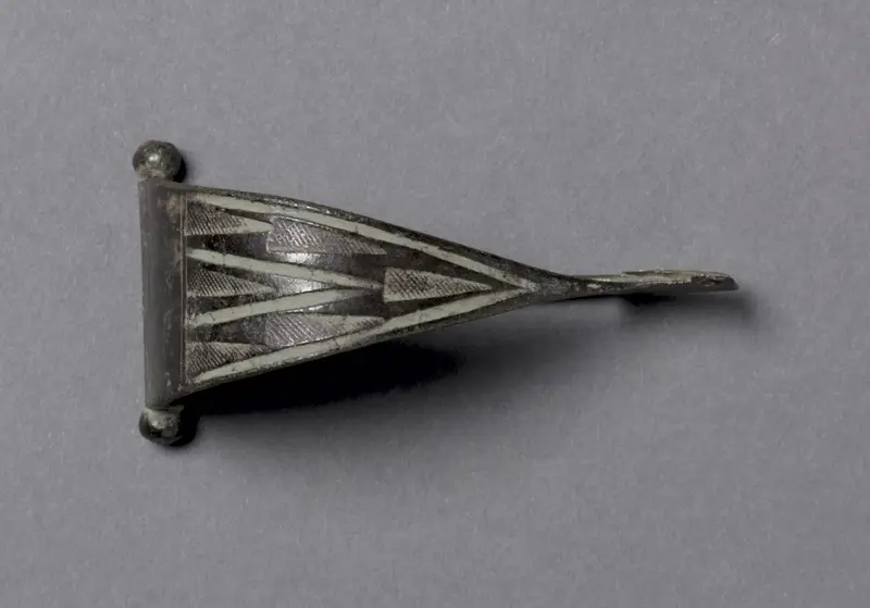 Fibula — تصویر رکورد موزهٔ هنر کلیولند (دسترسی آزاد)