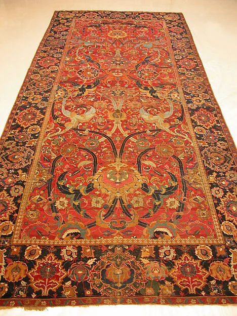 فرش اسلیمی گل‌دار — نمای تکمیلی ثبت‌شده در رکورد موزه