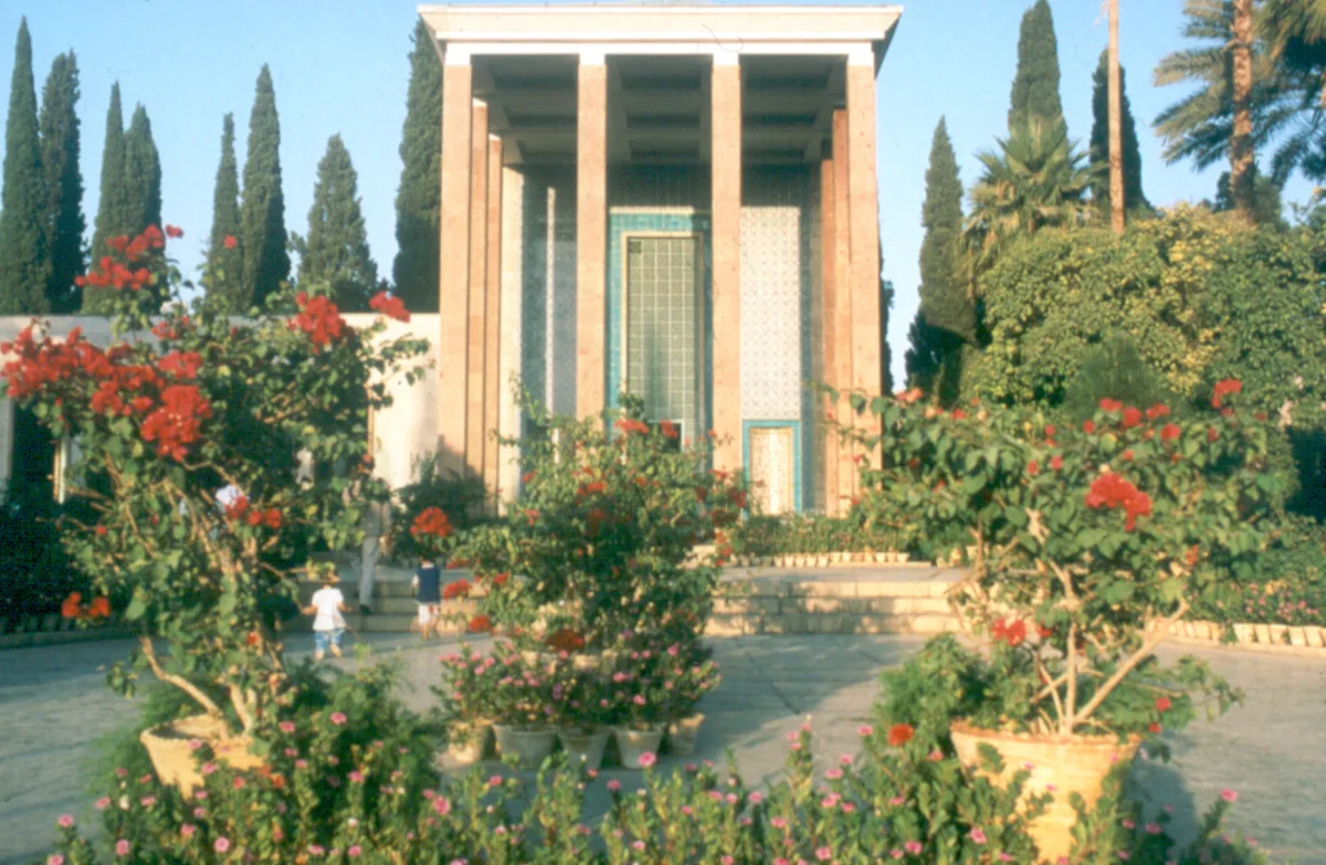 Schiraz. Eram-Garten. Grabmal des iranischen Dichters Saadi — تصویر رکورد یوروپیانا