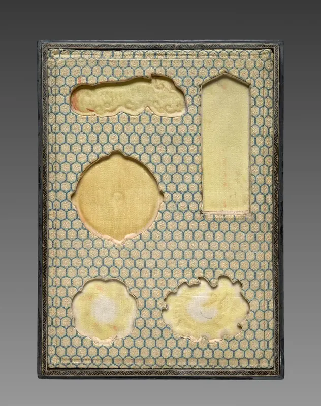 Box with Ink Cakes — تصویر رکورد موزهٔ هنر کلیولند (دسترسی آزاد)