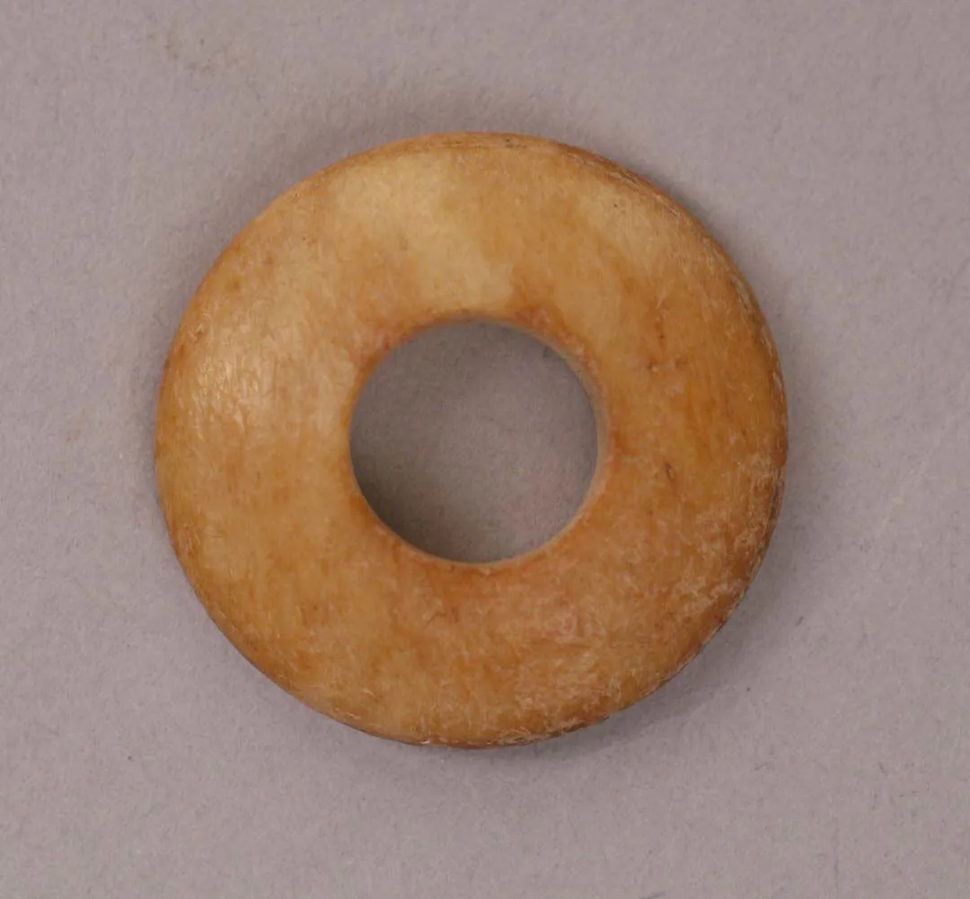 Button or Bead — تصویر رکورد موزهٔ متروپولیتن (دسترسی آزاد)