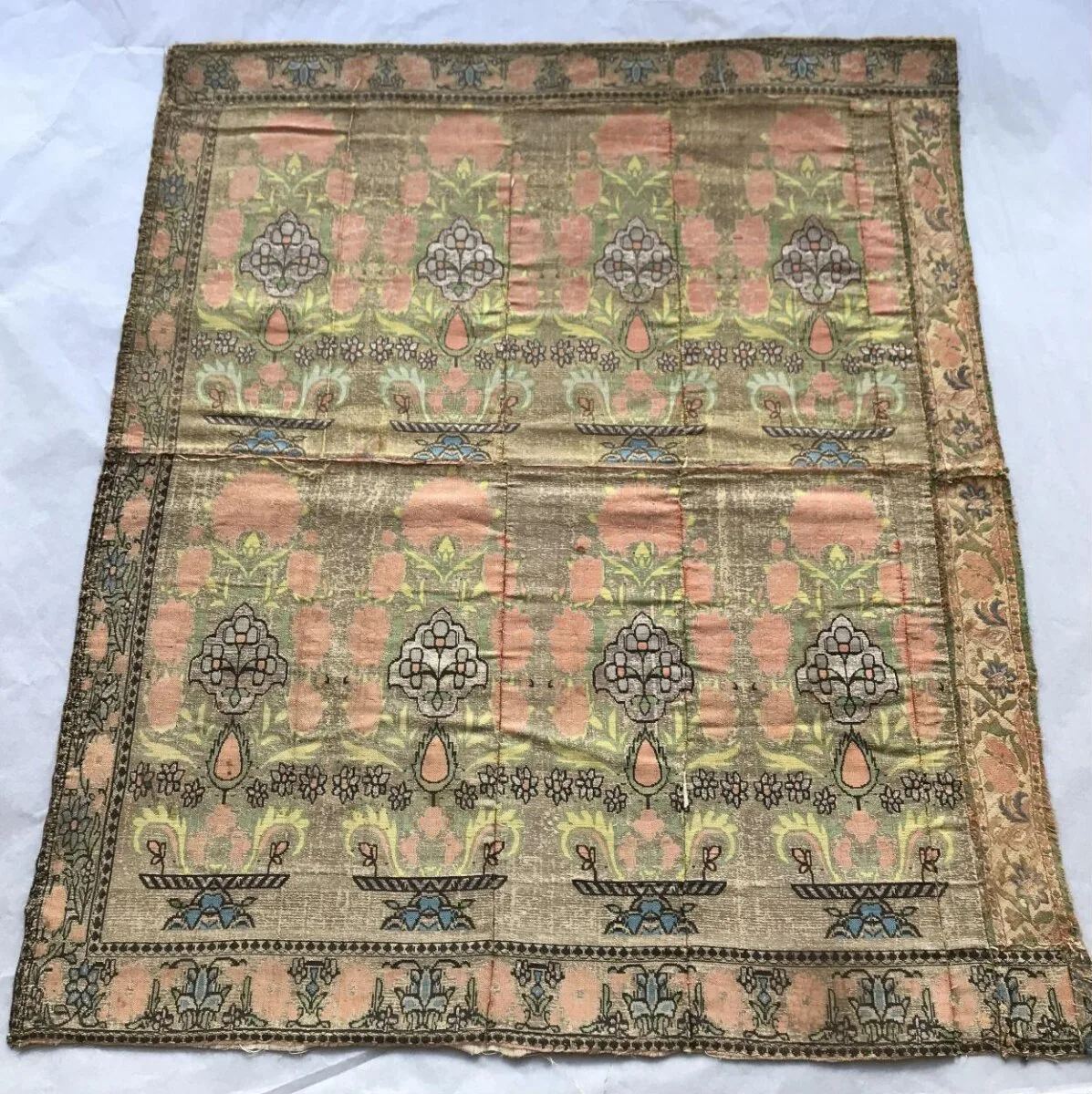 Pair of borders — تصویر رکورد موزهٔ ویکتوریا و آلبرت