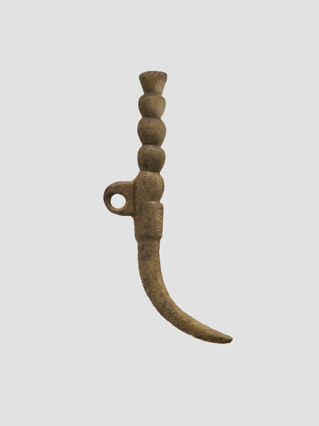 Hook or pendant — تصویر رکورد موزهٔ متروپولیتن (دسترسی آزاد)