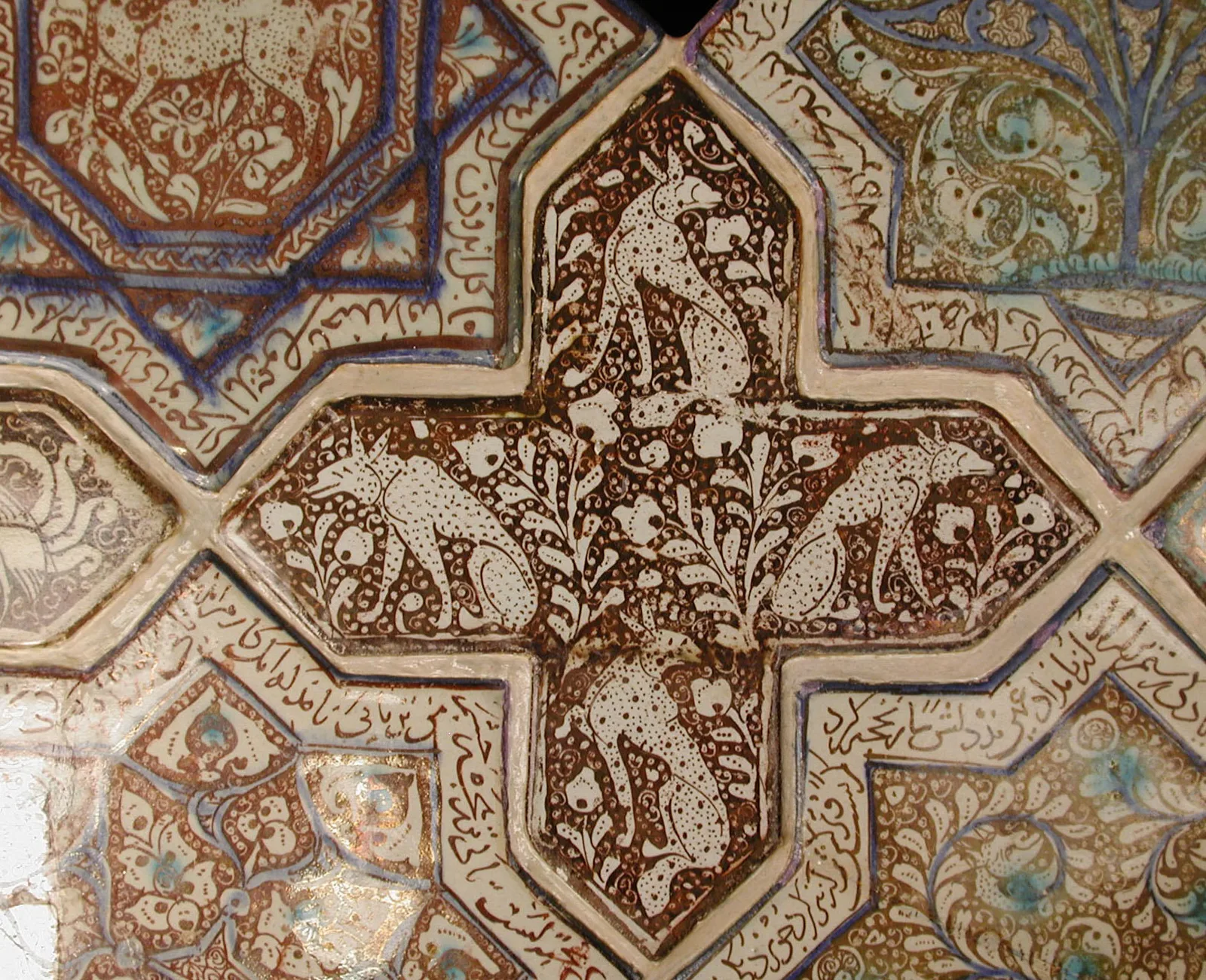Cross-Shaped Tile — تصویر رکورد موزهٔ متروپولیتن (دسترسی آزاد)