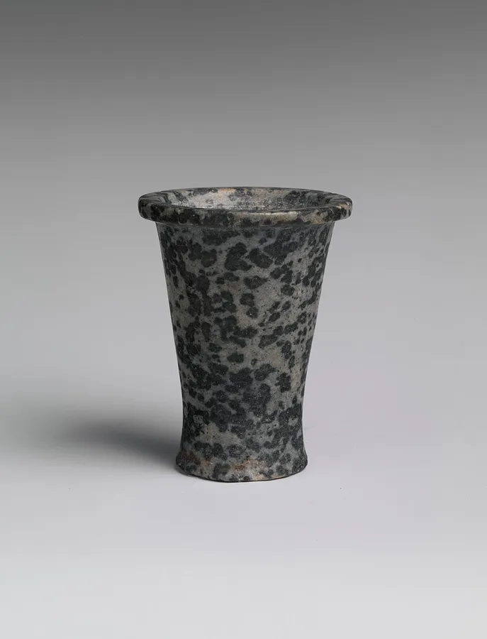 Toilet vase — تصویر رکورد ویکیداده