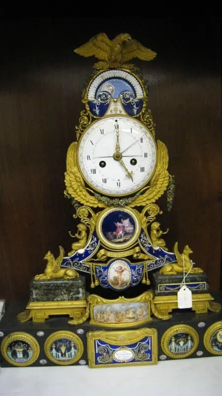 Mantel clock — تصویر رکورد موزهٔ ویکتوریا و آلبرت