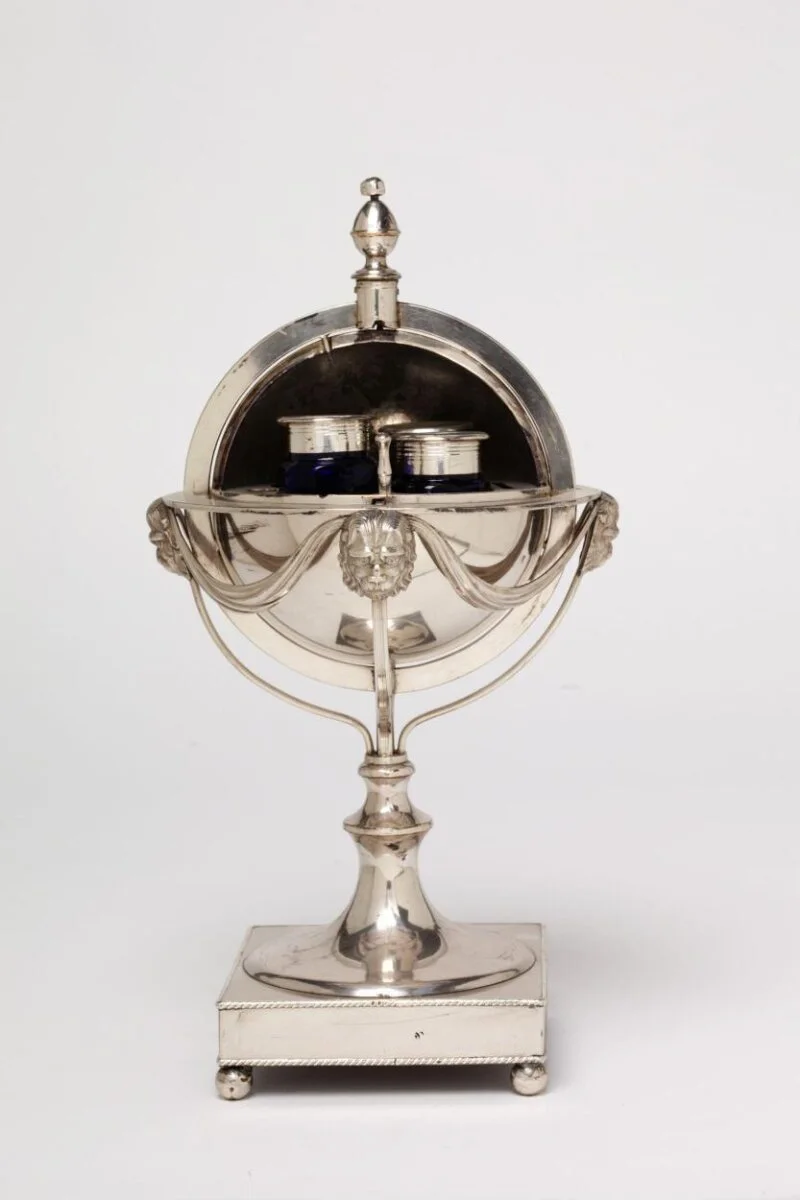 Inkstand — تصویر رکورد موزهٔ ویکتوریا و آلبرت