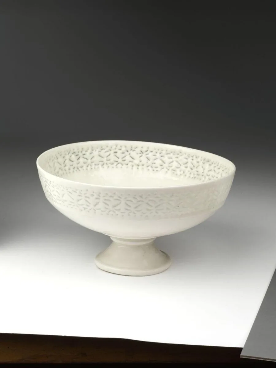 Footed bowl — تصویر رکورد موزهٔ ویکتوریا و آلبرت