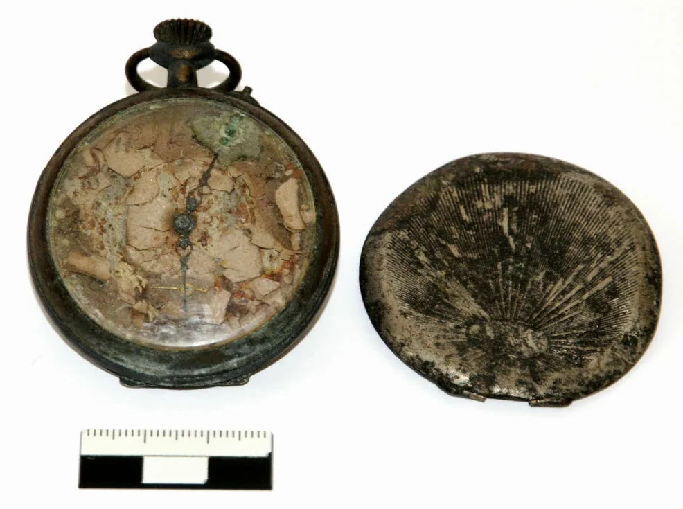 Taschenuhr des verunglückten Lokomotivführers Belius Glöckner (Schlagwetterexplosion am 03.01.1934 im Braunkohlenbergwerk Zeche Nelson III) — تصویر رکورد یوروپیانا