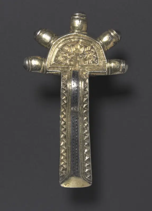 Bow Fibula — تصویر رکورد موزهٔ هنر کلیولند (دسترسی آزاد)