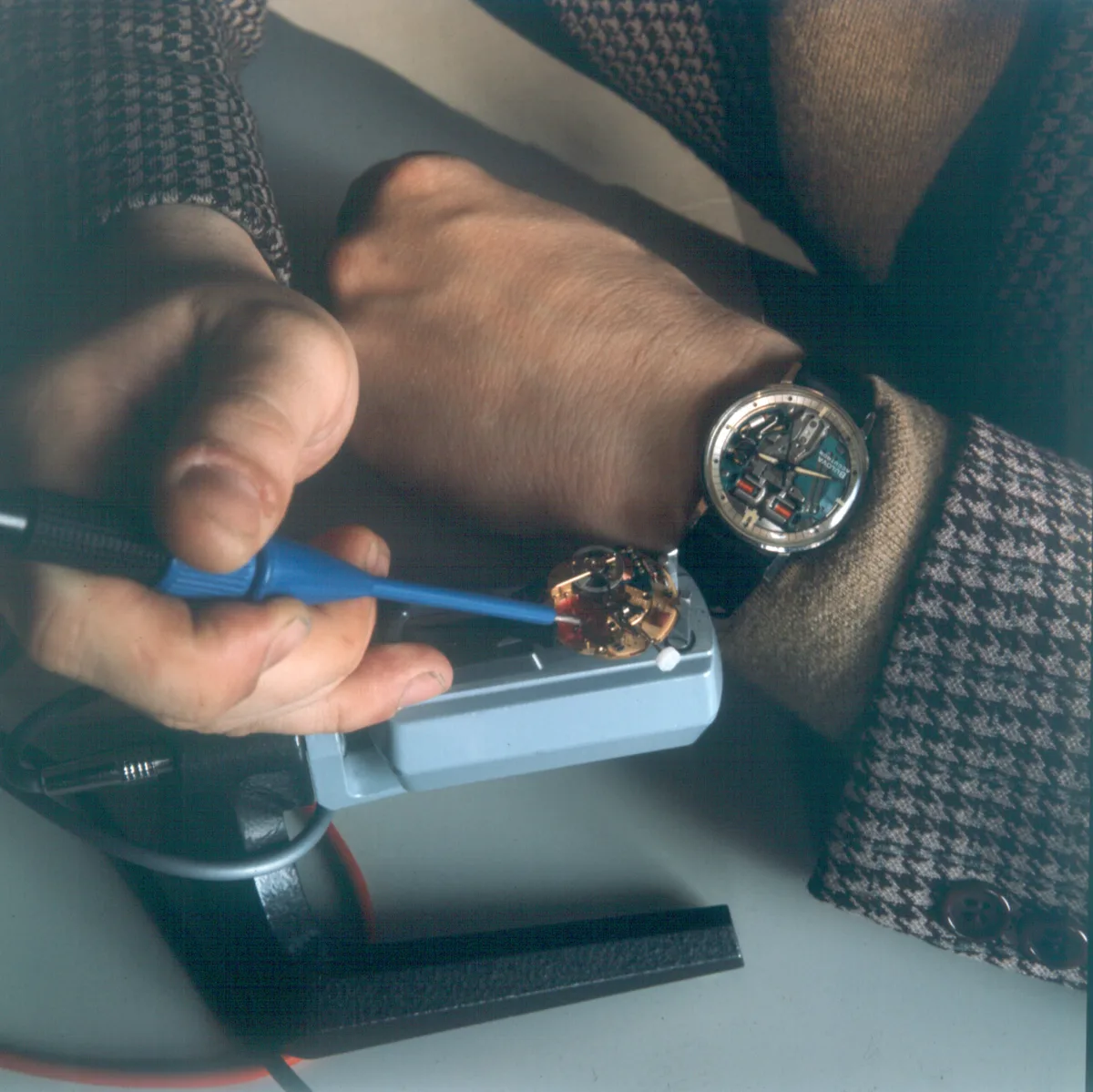 Royal stone in Taunus. Decorative school watches and jewelry. Training course for watchmakers. Checking an electronic watch — تصویر رکورد یوروپیانا