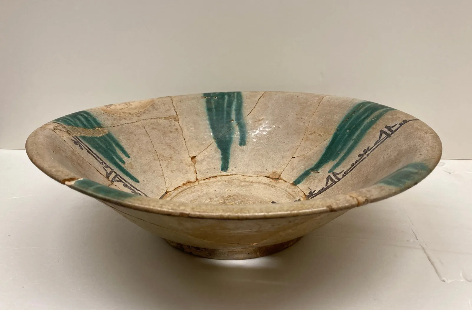 Bowl — تصویر رکورد موزهٔ متروپولیتن (دسترسی آزاد)