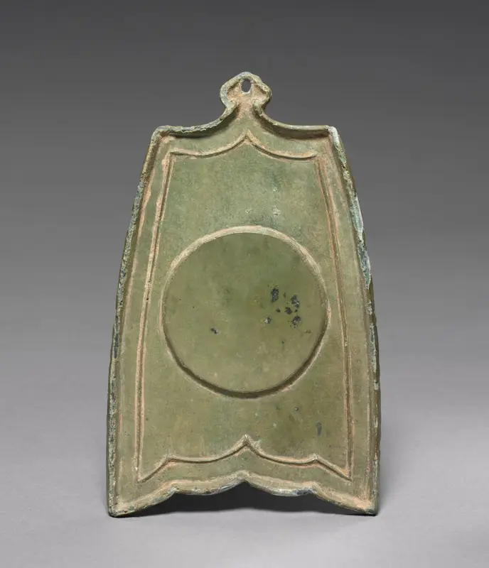 Bell-shaped Mirror — تصویر رکورد موزهٔ هنر کلیولند (دسترسی آزاد)