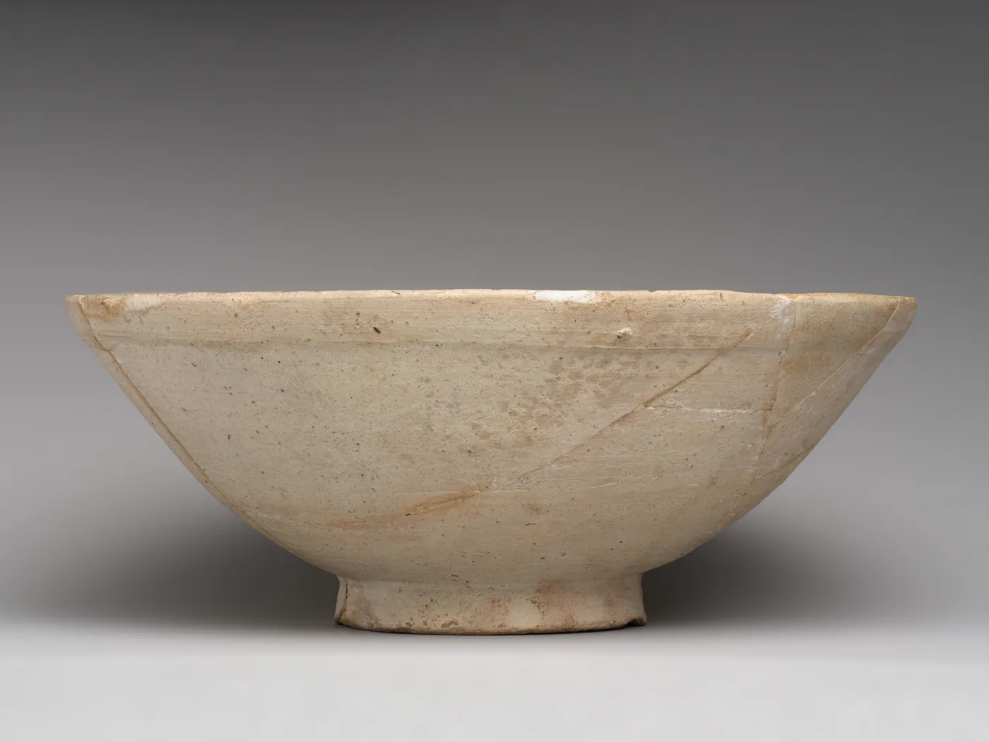 Glazed bowl — تصویر رکورد موزهٔ متروپولیتن (دسترسی آزاد)